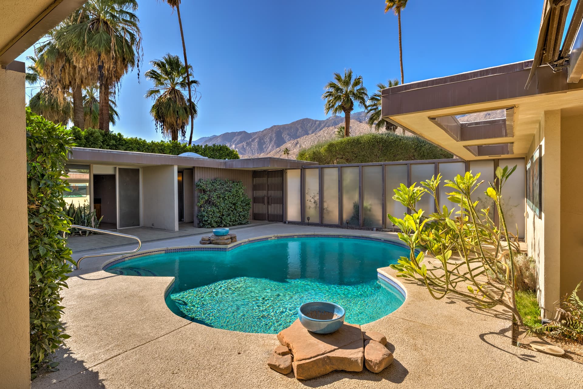 1298 S Manzanita Avenue, Palm Springs, CA