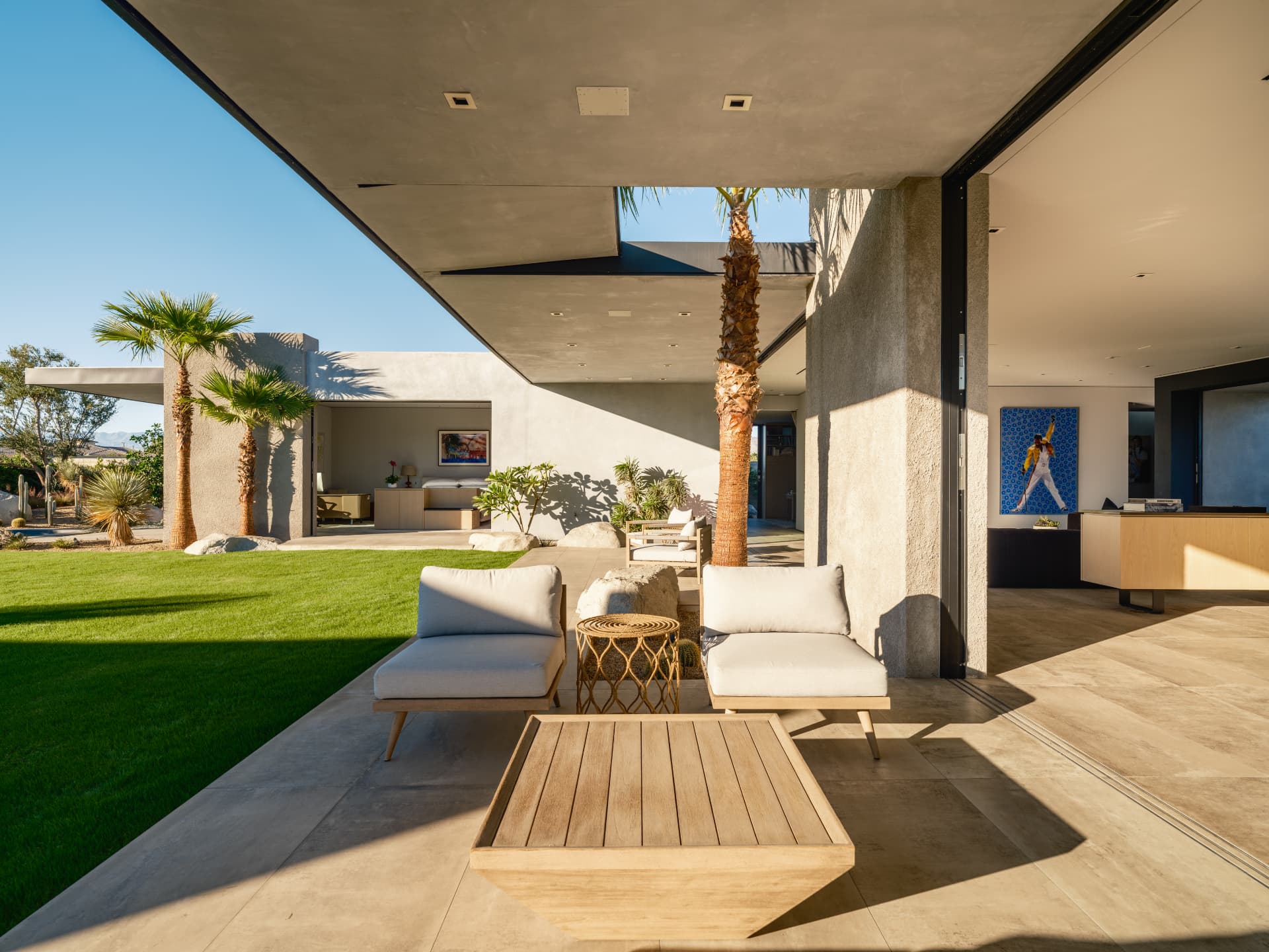 Covered patio and courtyard at 3 Echo Lane
